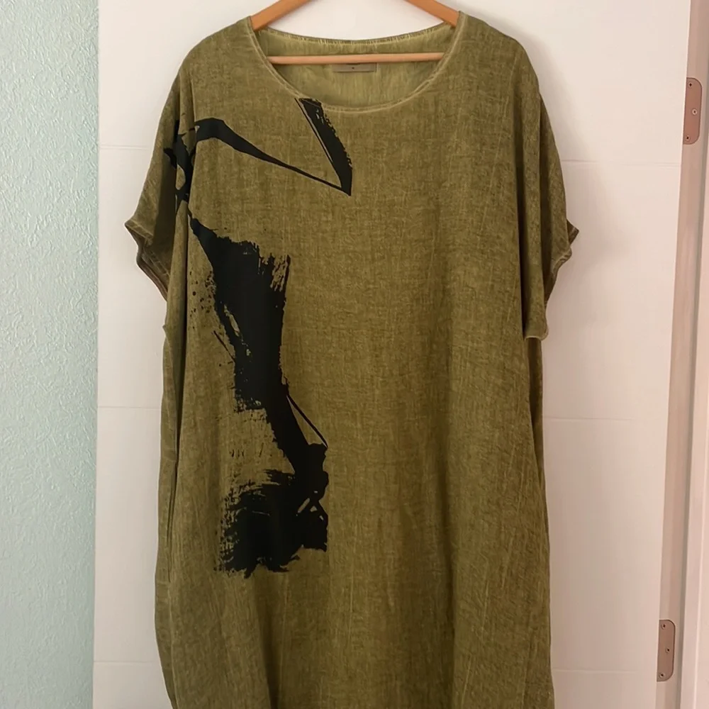 Unique artzy dress - Picture 2 of 8